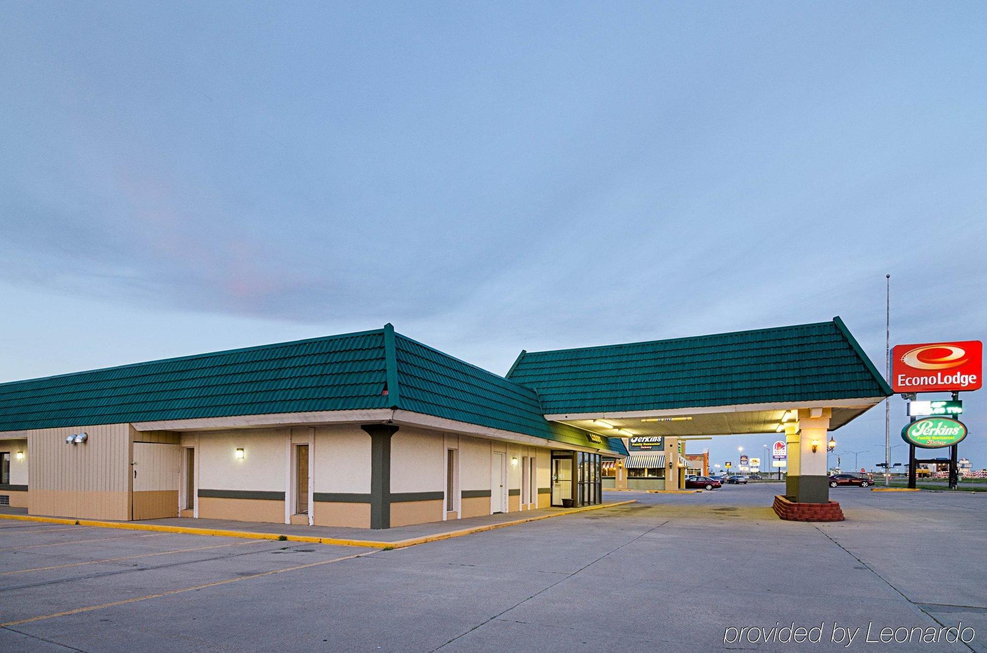 Econo Lodge Mcpherson Exterior foto