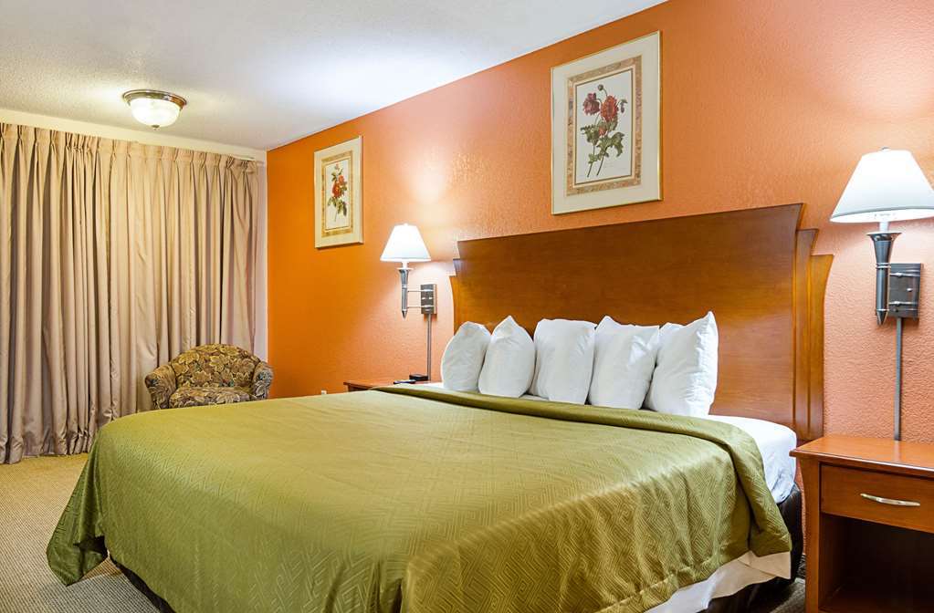 Econo Lodge Mcpherson Habitación foto