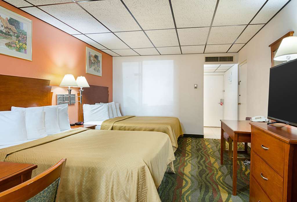 Econo Lodge Mcpherson Habitación foto